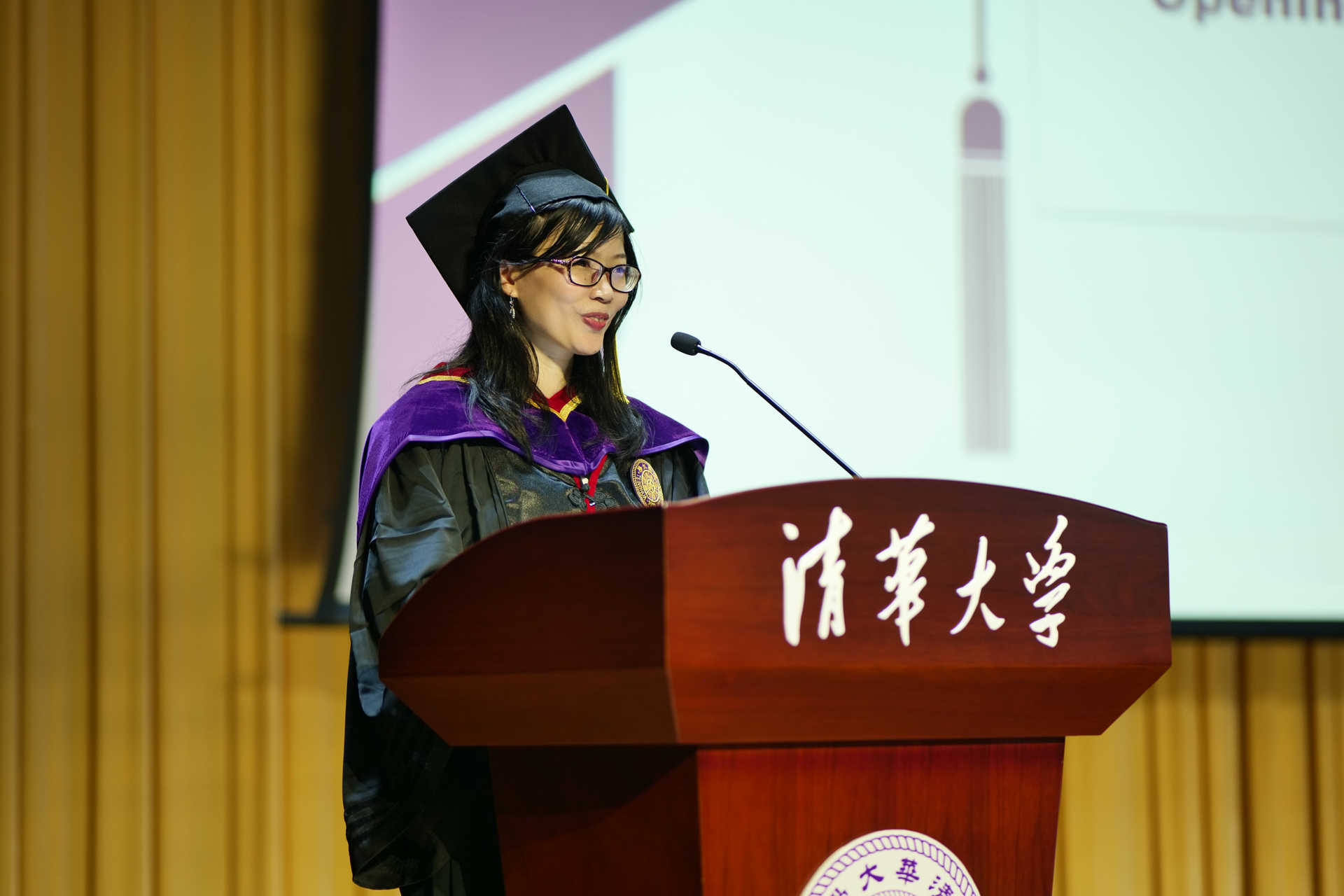 20240630-如意页面在线登录新闻与传播学院2024年毕业典礼成功举行-新闻学院-张莉主持毕业典礼.JPG