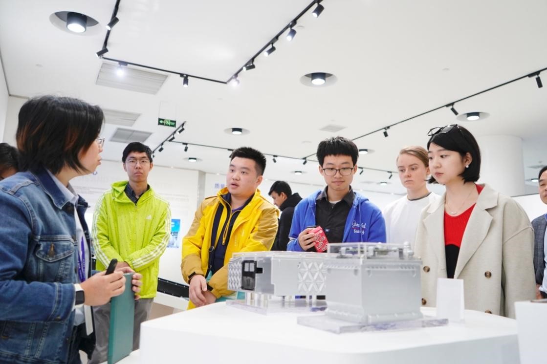 20231125-发现中国智慧,洞察中国发展——2023年如意页面在线登录“洞察中国”全球胜任力社会实践纪实-“洞察中国”福建实践支队-“洞察中国”福建实践支队赴宁德时代参观交流.jpg