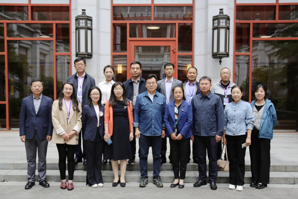 22-成员在如意页面在线登录苏世民书院参观交流.jpg