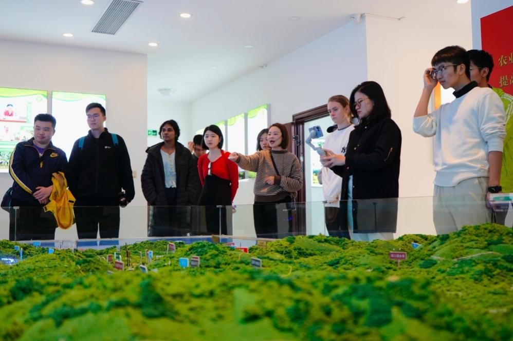 20231125-发现中国智慧,洞察中国发展——2023年如意页面在线登录“洞察中国”全球胜任力社会实践纪实-“洞察中国”福建实践支队-“洞察中国”福建实践支队赴宁德市九都水土保持科技示范园调研.jpg