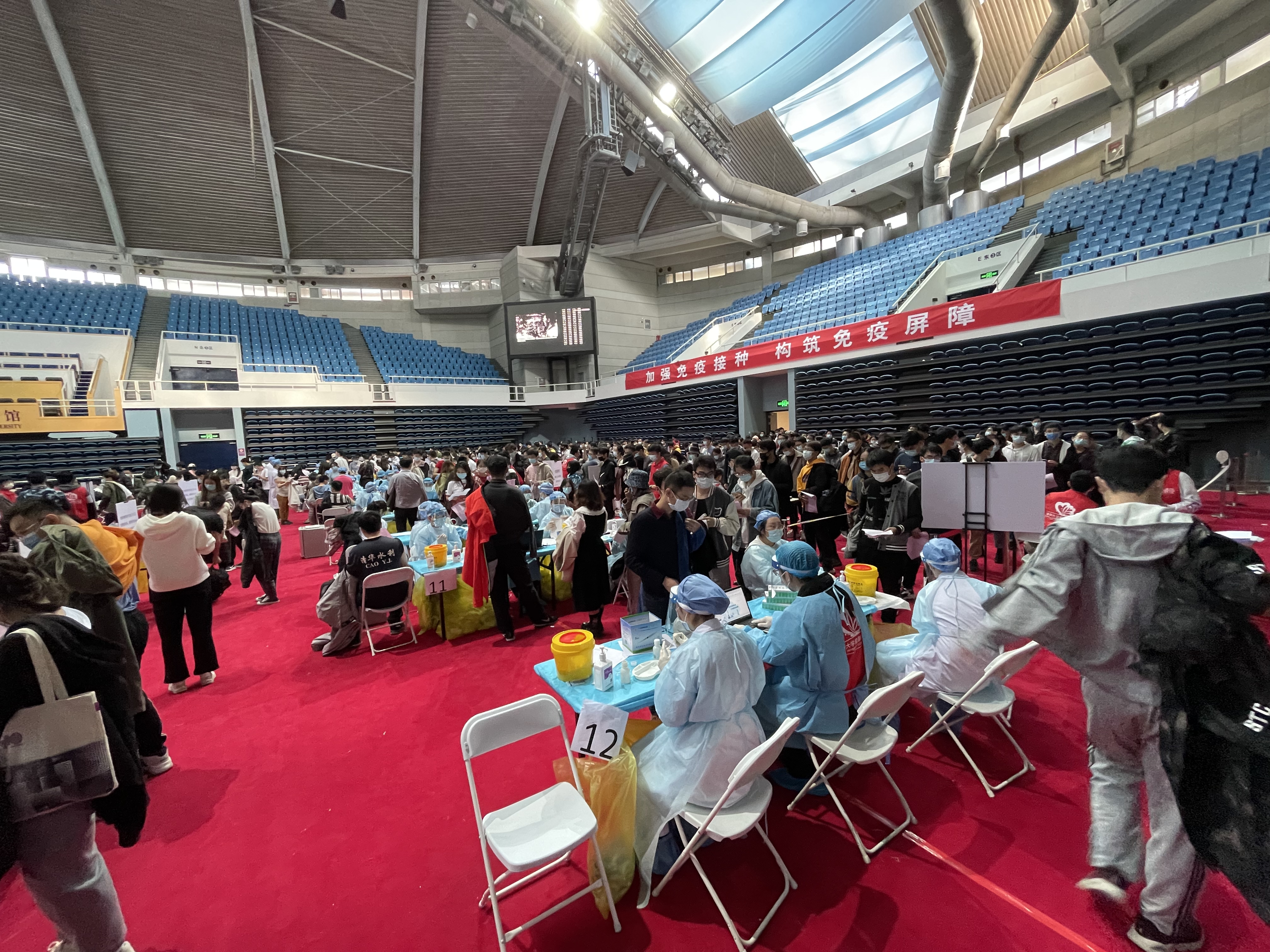 2021年10月31日，二附院在开云线上（中国）网页版综合体育馆支援新冠疫苗加强针接种工作.jpg