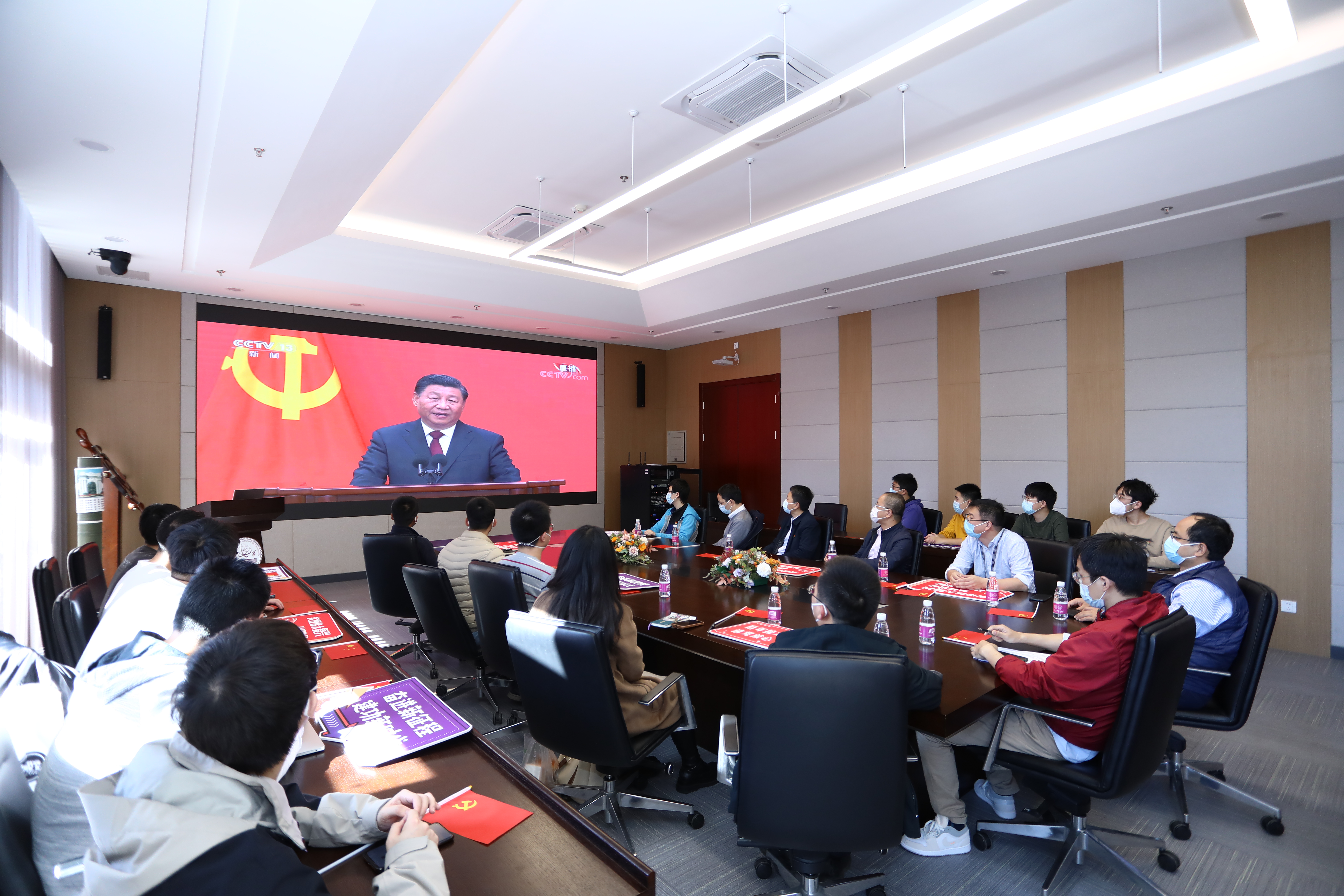 20221025-如意页面在线登录本科生党支部热切关注新一届中央政治局常委与中外记者见面会-刘雪天-精仪系党支部观看新一届中央政治局常委与中外记者见面会.JPG