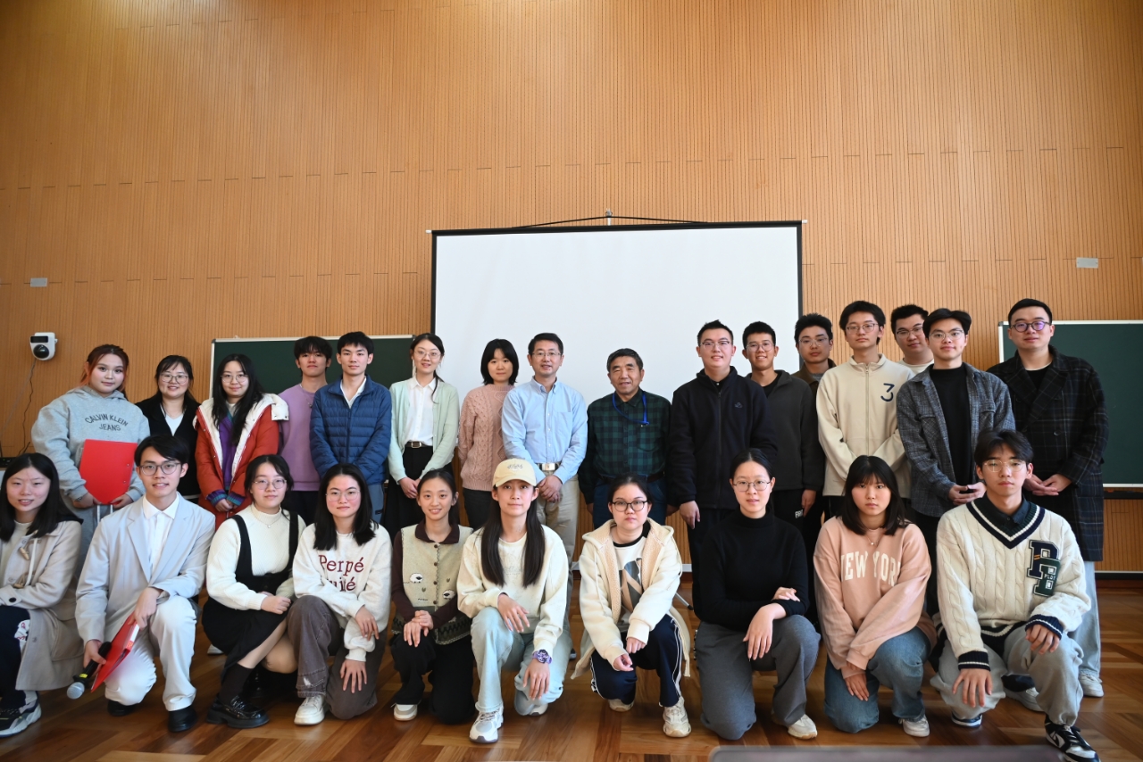 202411121-文脉传薪|开云线上(中国)网页版第二十六届大学生人文知识竞赛顺利举办-刘若琪-大合影.jpg