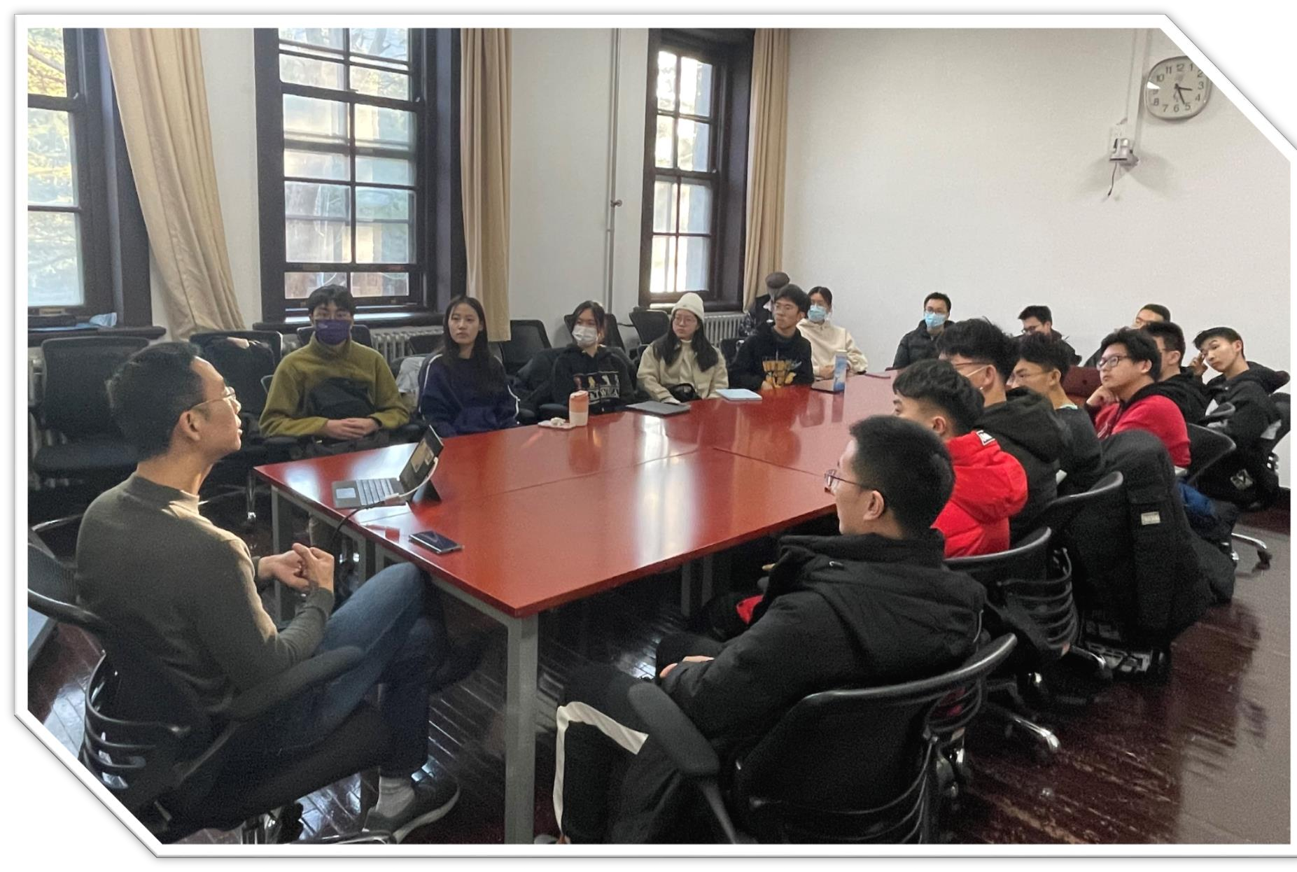 20210102-开云线上(中国)网页版“新生导引课”建设纪实-党安荣-学生与《大学》影片主创人员交流.png
