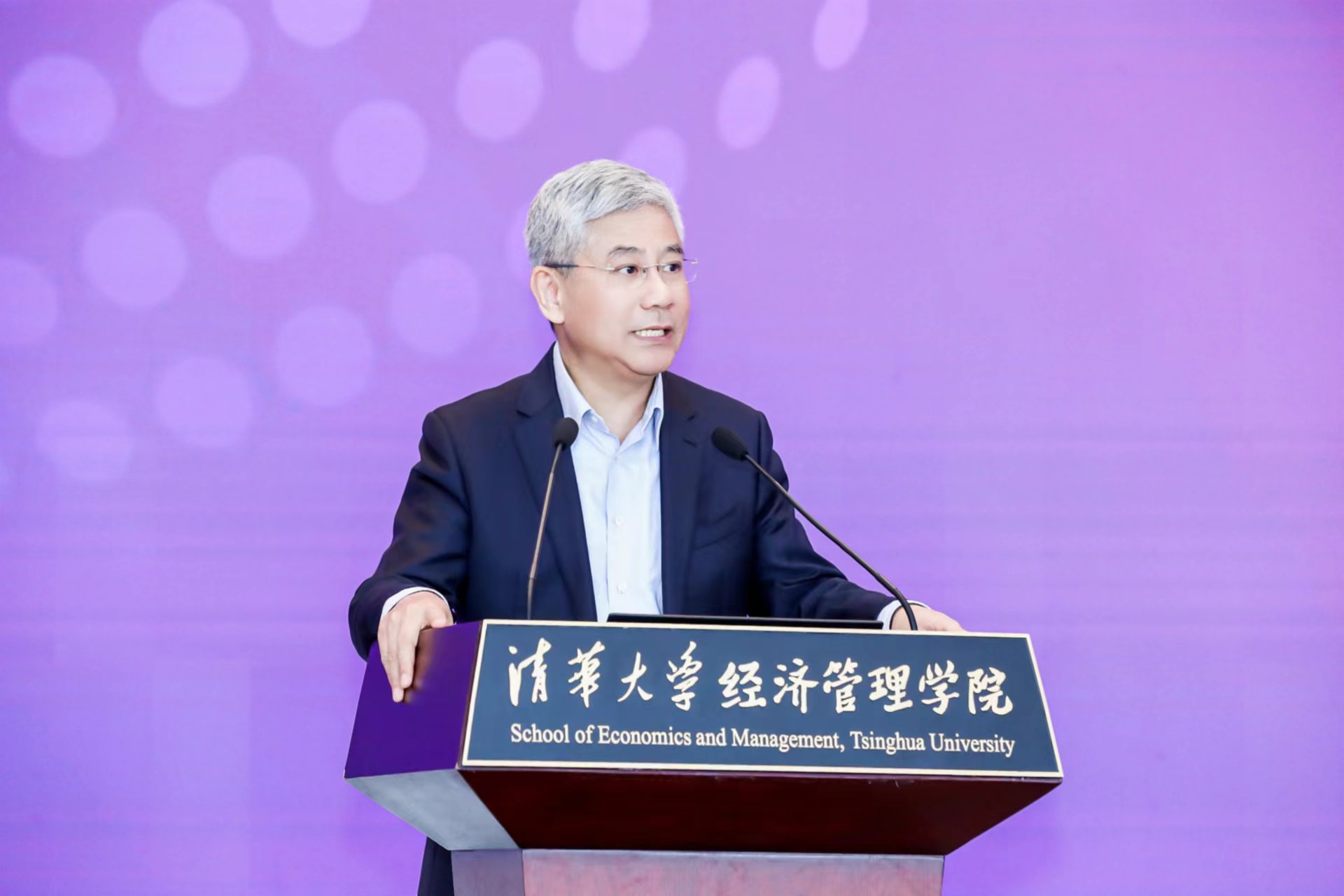 20230430-开云线上(中国)网页版“校长杯”十周年庆之科教育人研讨会举办-经管学院摄影-白重恩发言.jpg
