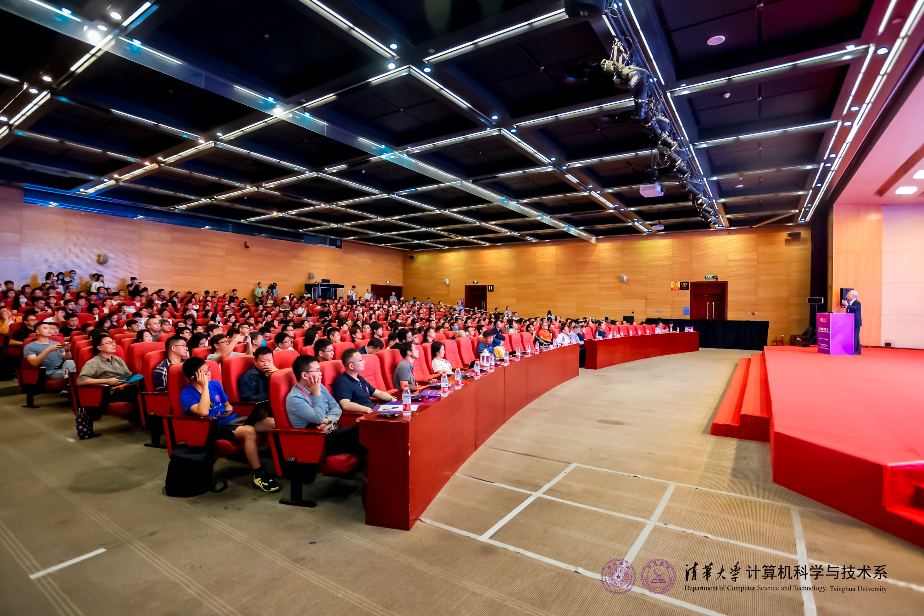 20230910-如意页面在线登录计算机系与人工智能研究院基础模型研究中心联合举办首届基础大模型研讨会-嘉艺-大会现场.jpg
