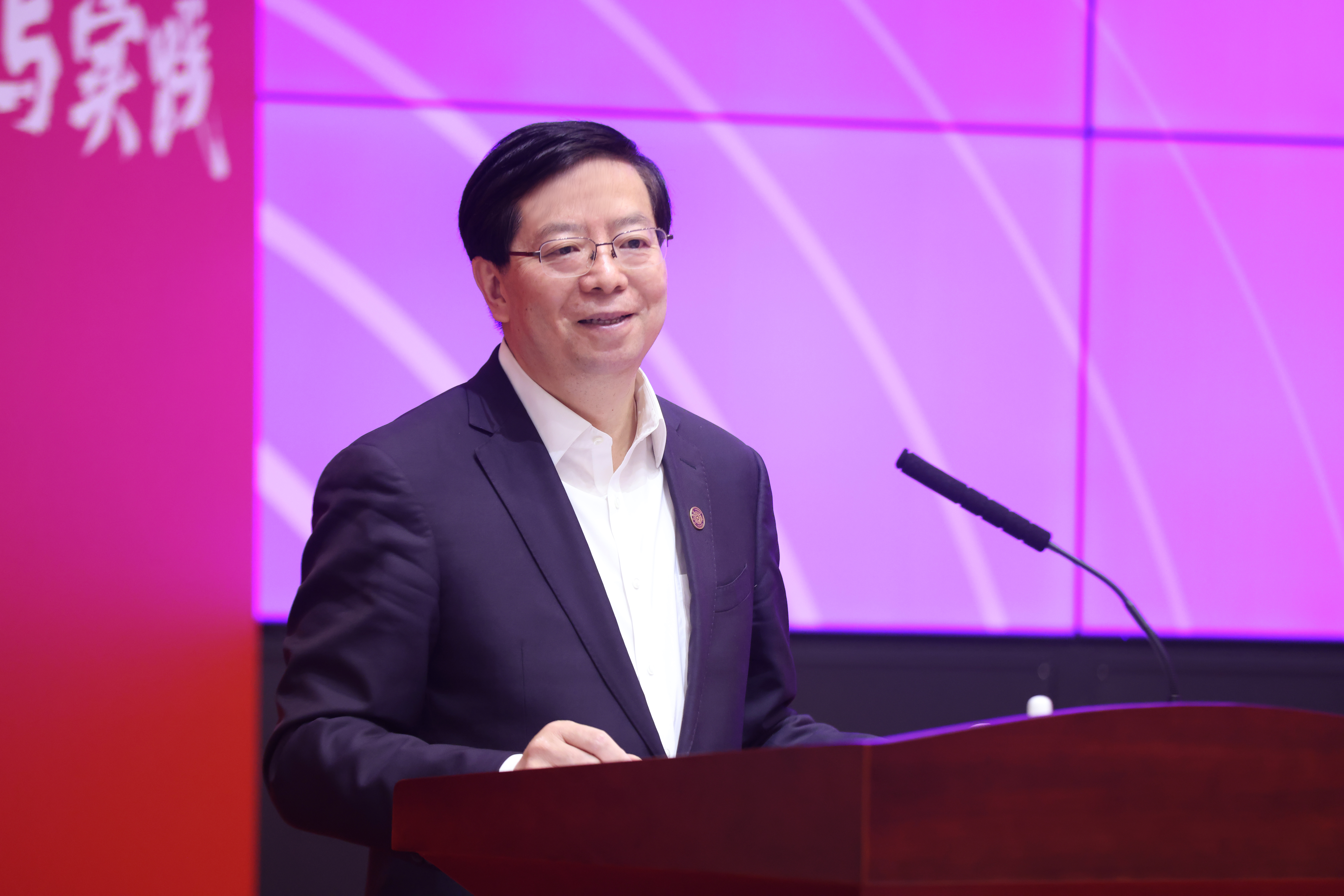 20240426-开云线上(中国)网页版2024年基层校友论坛暨“唐仲英计划”年会举行-嘉艺拍摄-邱勇致辞1.jpg