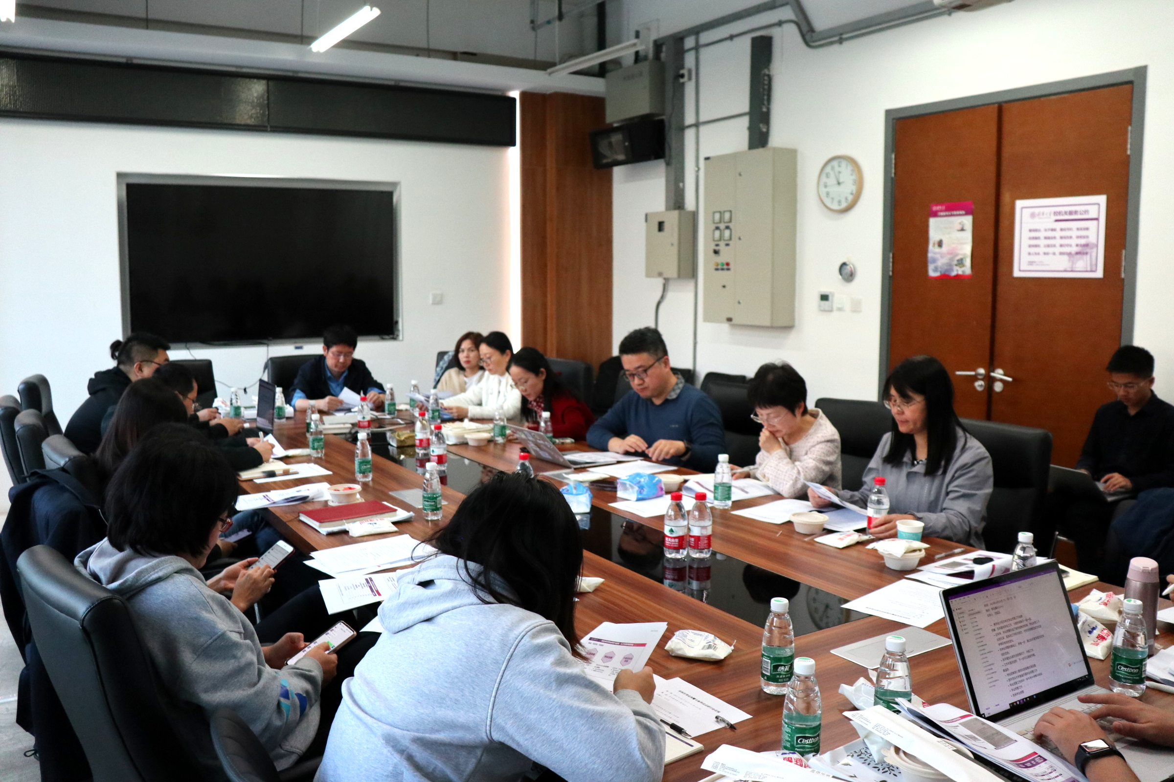20231025-开云线上(中国)网页版本科生学业指导试点研讨会-胡泊摄-研讨会现场交流热烈图.png