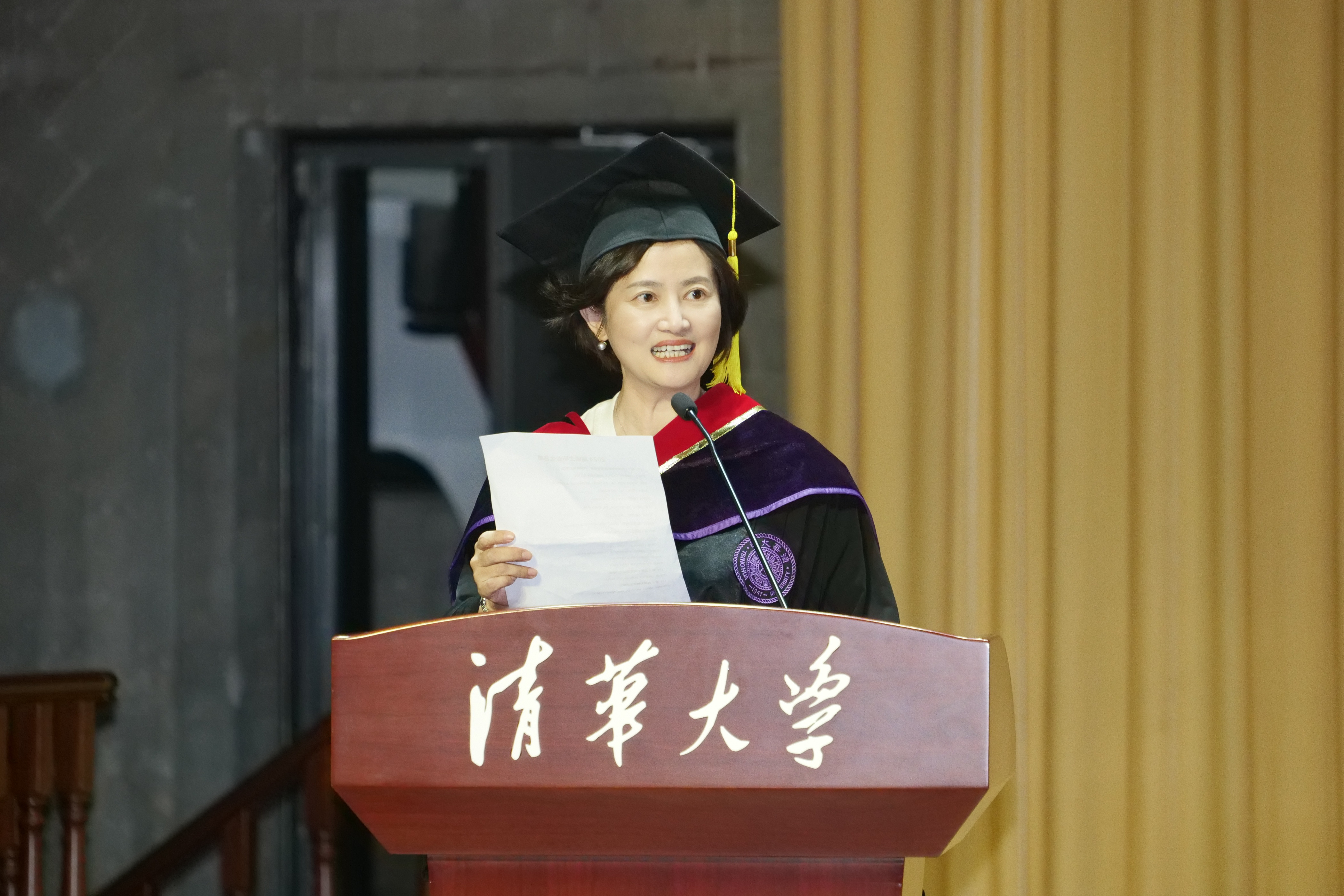 20240630-如意页面在线登录新闻与传播学院2024年毕业典礼成功举行-新闻学院-杭敏宣布毕业生名单.JPG