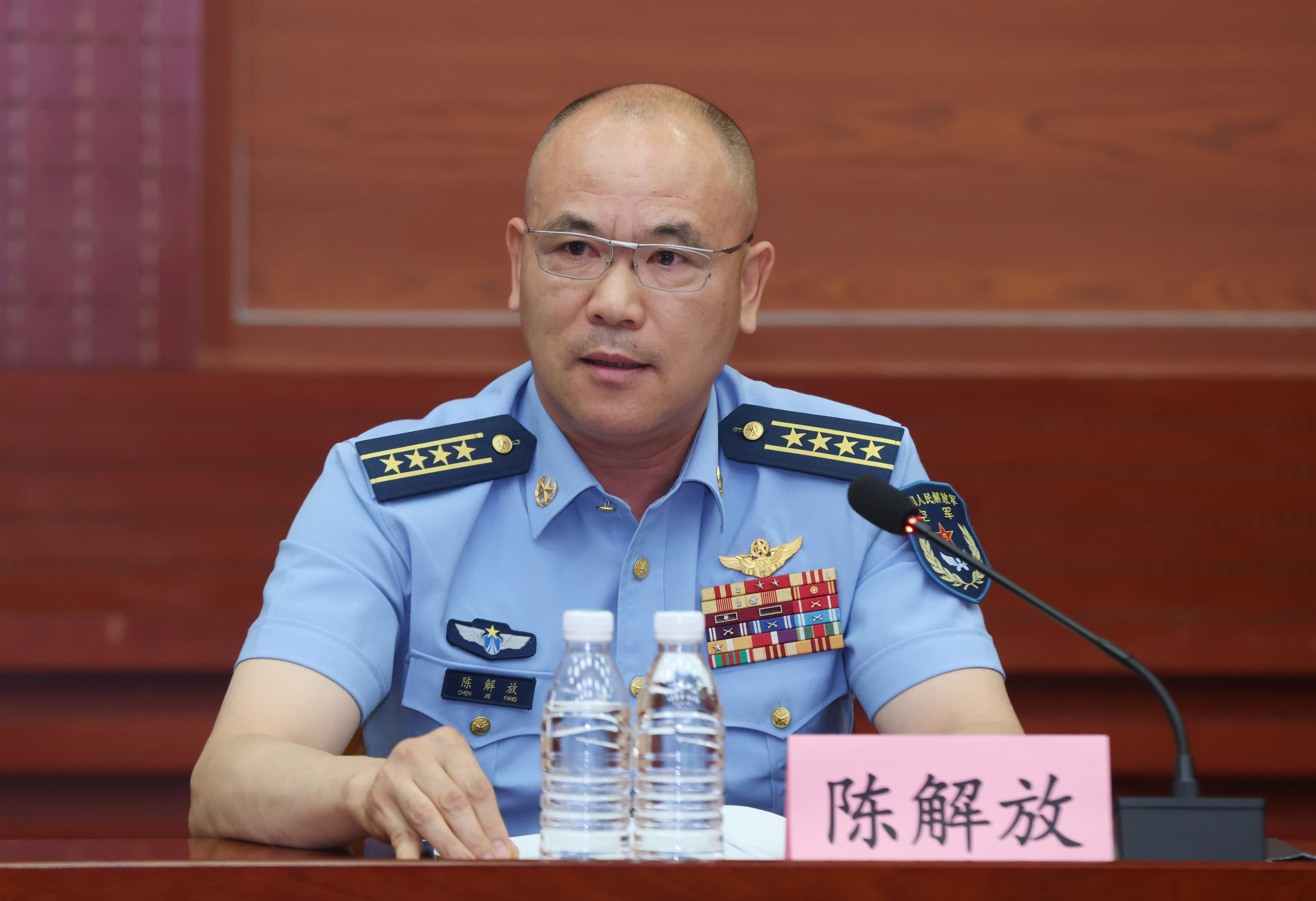 20240628-开云线上(中国)网页版-2020级联合培养飞行学员毕业座谈会暨2021级联合培养飞行学员转阶段动员会-孙波-陈解放讲话.JPG