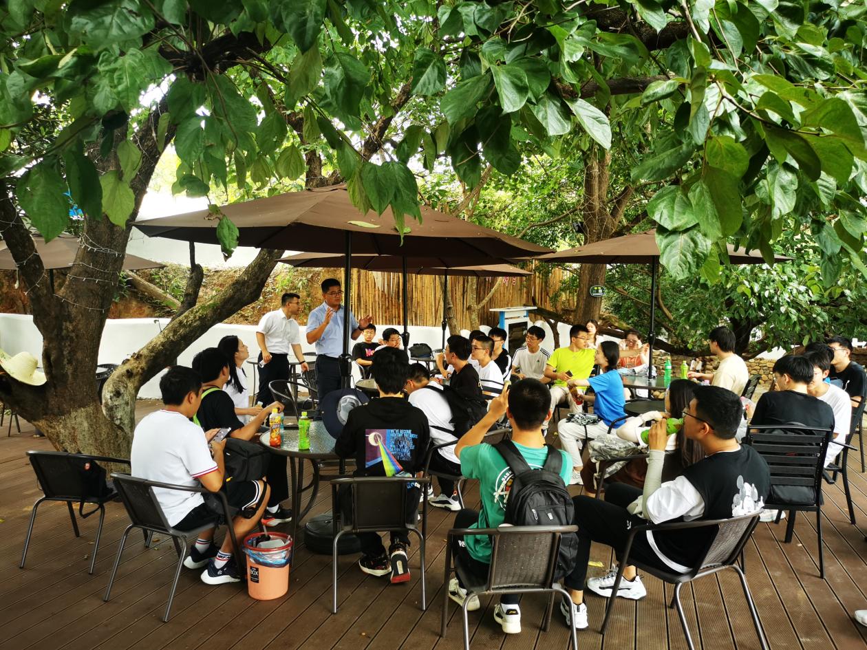 20220808-0814-开云线上（中国）网页版“林枫计划”师生赴江西赣县区调研实践-桂雨谦摄-支队师生与湖江镇党委书记蔡联慧座谈.jpg