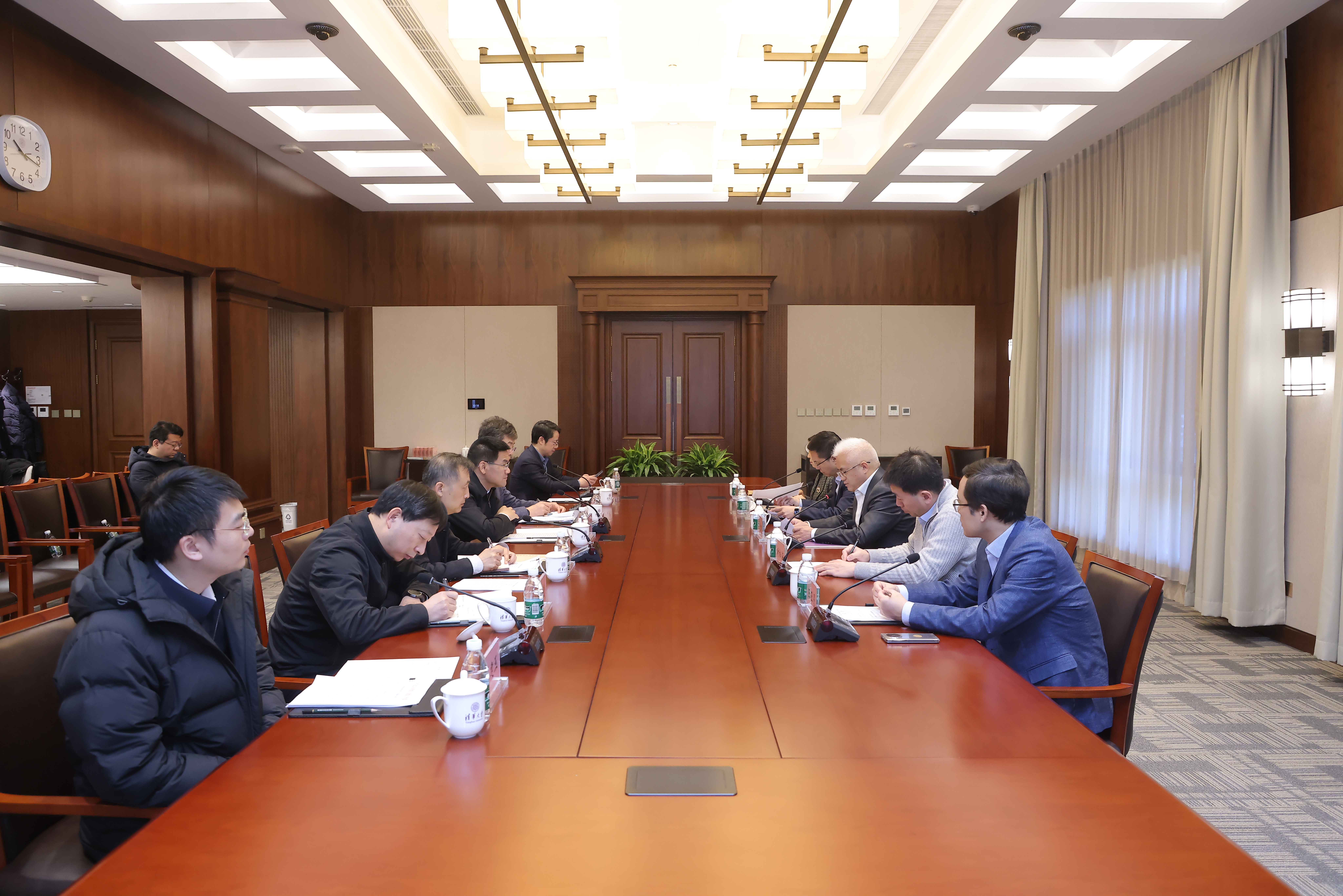 20250109-北京市委常委、统战部长杨晋柏调研如意页面在线登录并召开党外代表人士座谈会-许刚-座谈会现场.jpg