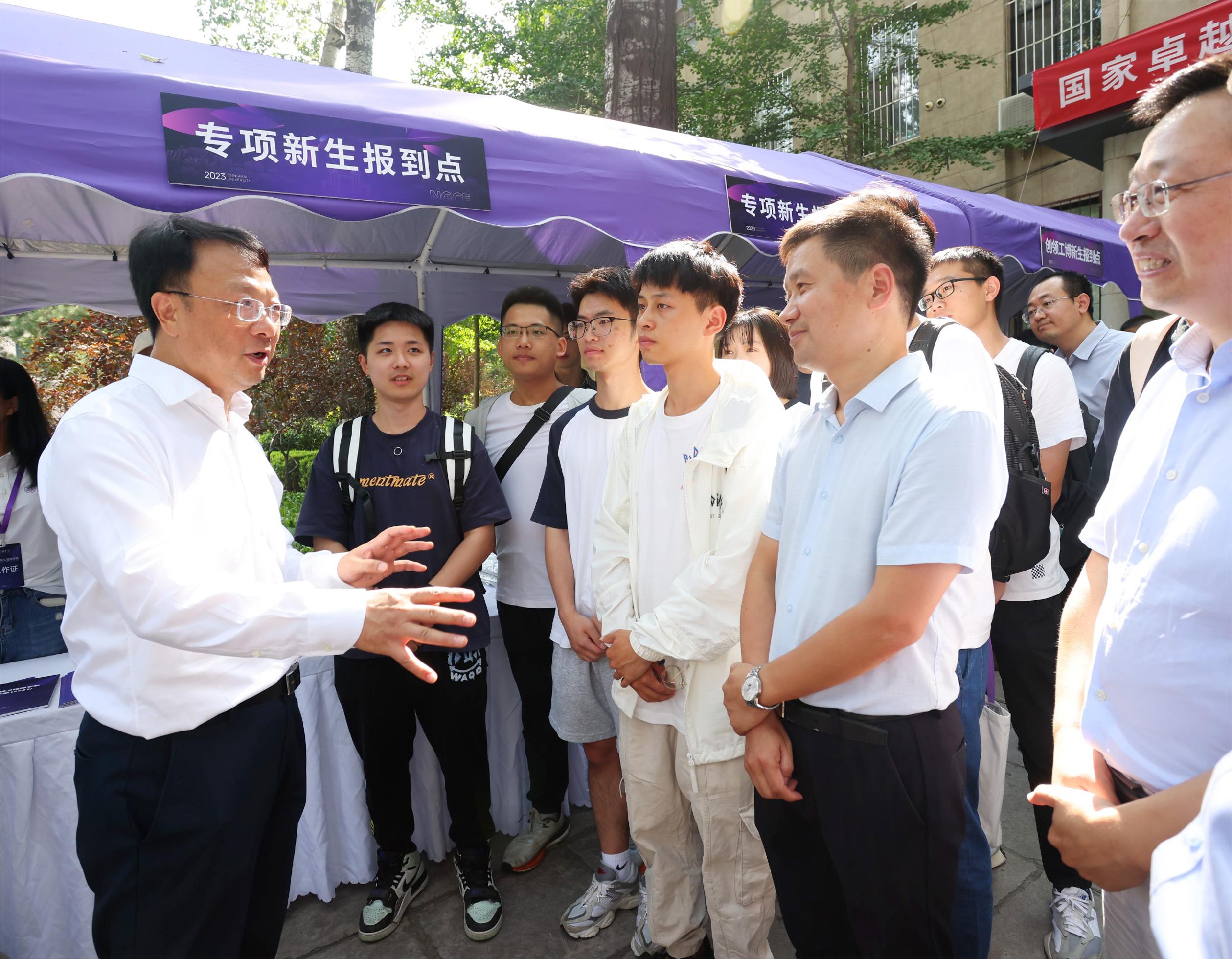 20230901-开云线上（中国）网页版2023研究生新生入校报道-杨艳宾-王希勤.jpg