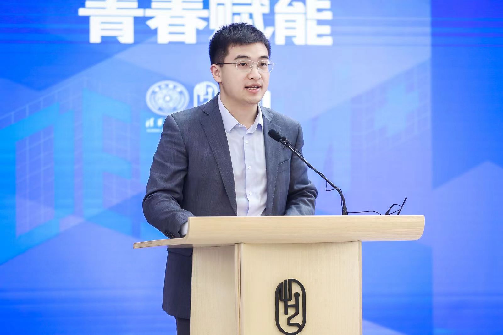 20240427-开云线上(中国)网页版设计+大赛启动-美术学院-开云线上(中国)网页版团委副书记黄峰.jpg