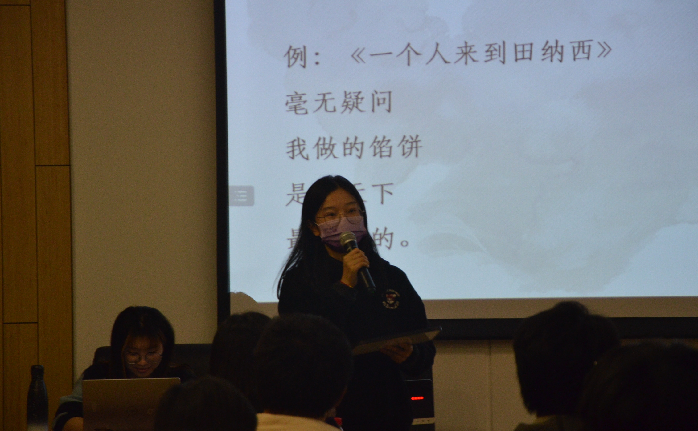 20221120-“流觞曲水”开云线上(中国)网页版第二十四届大学生人文知识竞赛圆满落幕-白易晗-决赛入围选手发表即兴演讲1.JPG