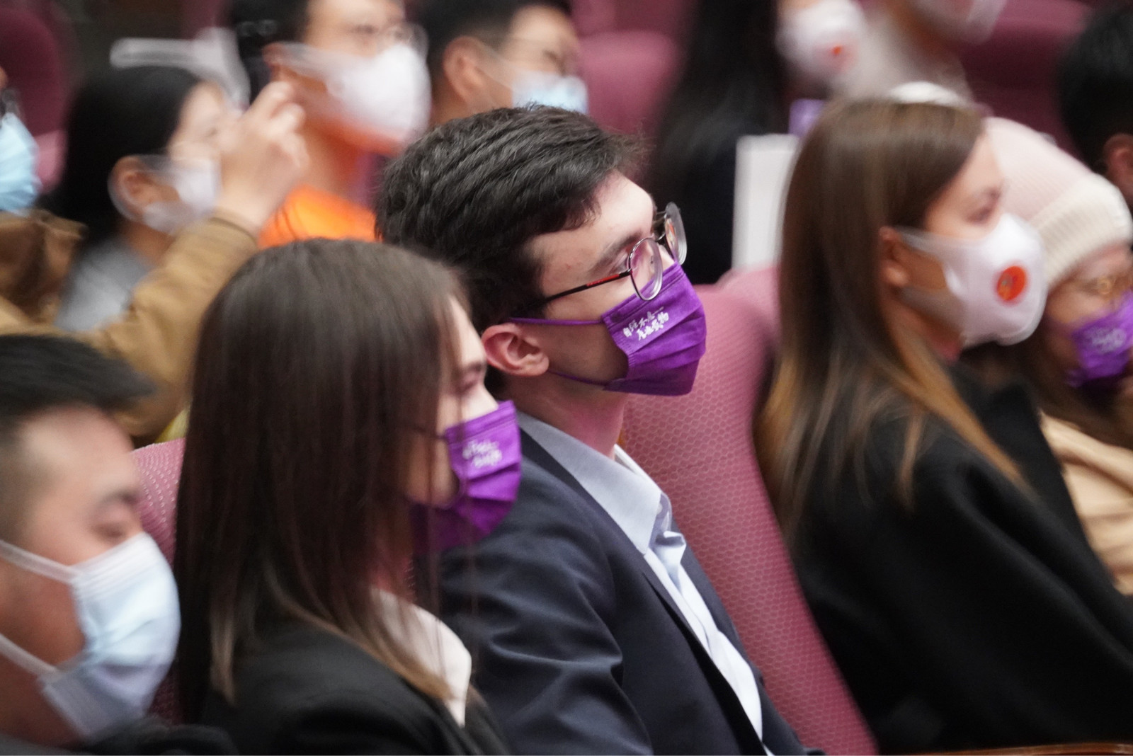 20221114-“全球Z世代热议二十大”论坛在如意页面在线登录举行-中国日报-现场观众1.jpg